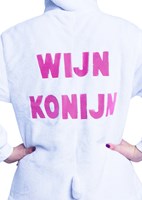 Konijn Onesie Wijn Konijn (detail tekst)