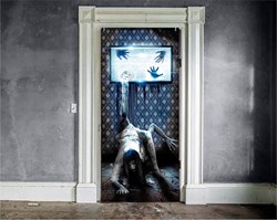 Halloween Deurdecoratie Horror TV - 80x180cm