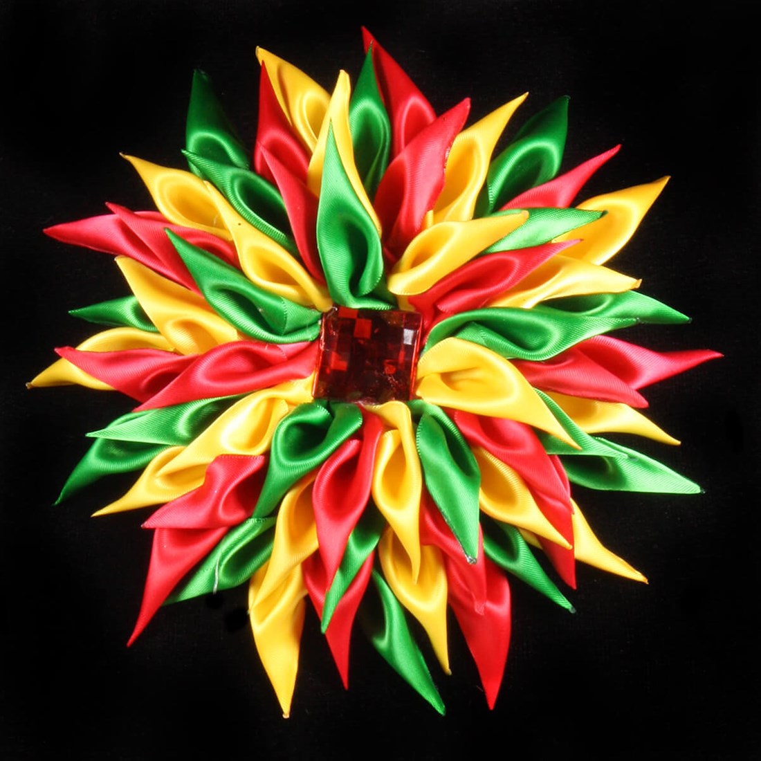 Broche Satijnen Bloem Rood-Geel-Groen (Ø16cm) Kopen?