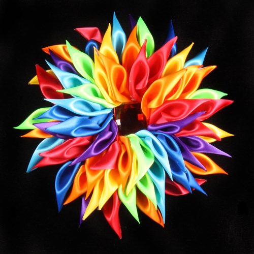 Broche Satijnen Bloem Regenboog (Ø16cm)